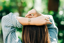 Load image into Gallery viewer, Sojourner Boulder Ribbon Turquoise Bangle