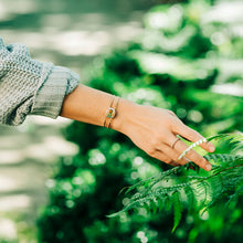 Load image into Gallery viewer, Sojourner Boulder Ribbon Turquoise Bangle