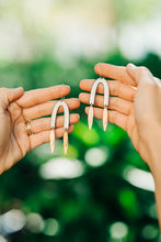 Load image into Gallery viewer, Snowdrop Willow Earrings