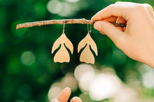 Load image into Gallery viewer, Golden Bloom Earrings